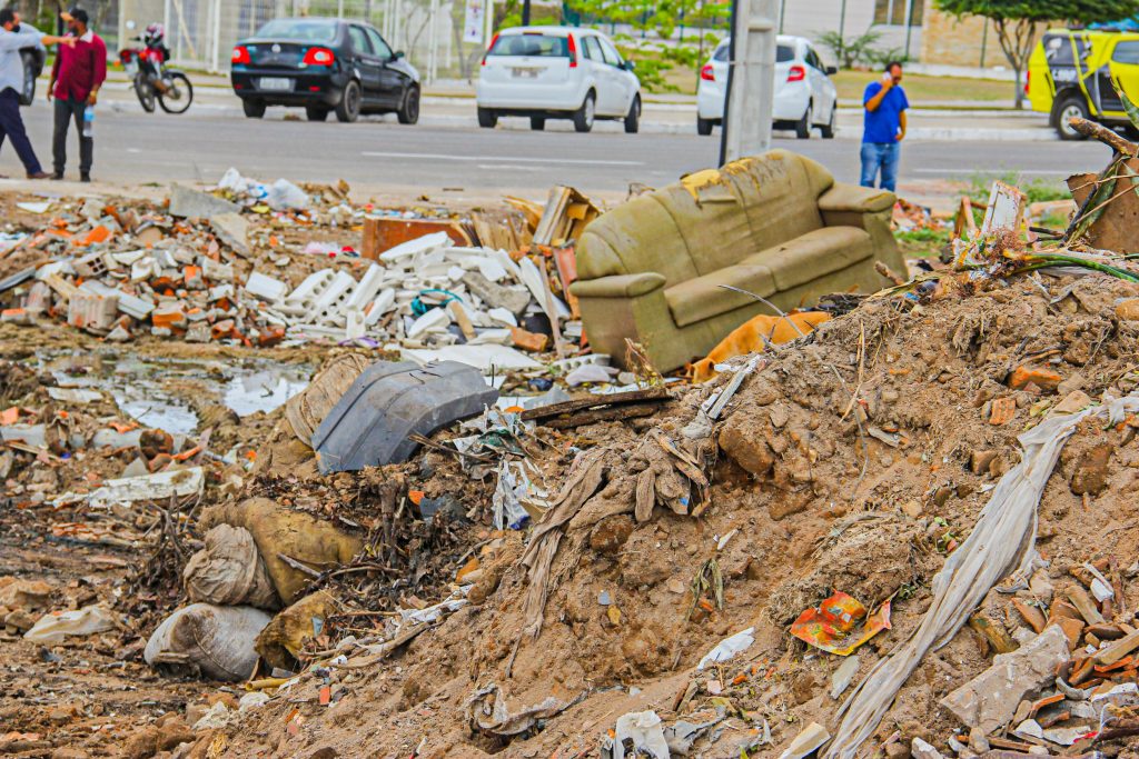 Central de Entulhos: denuncie quem joga lixo na rua em Arapiraca