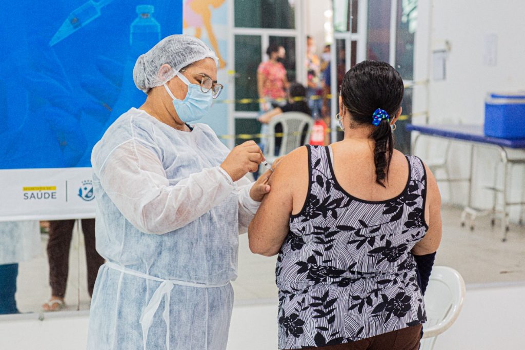 Arapiraca vacina pessoas com 52 anos contra a covid-19 a partir desta quarta(09)