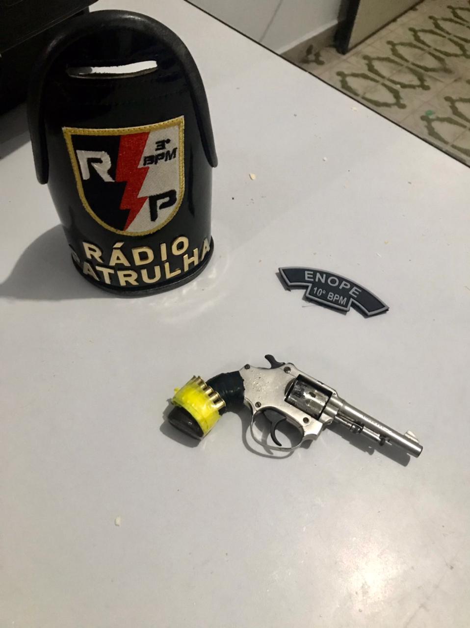 Jovem armado é preso pela Polícia Militar no bairro Alto do Cruzeiro