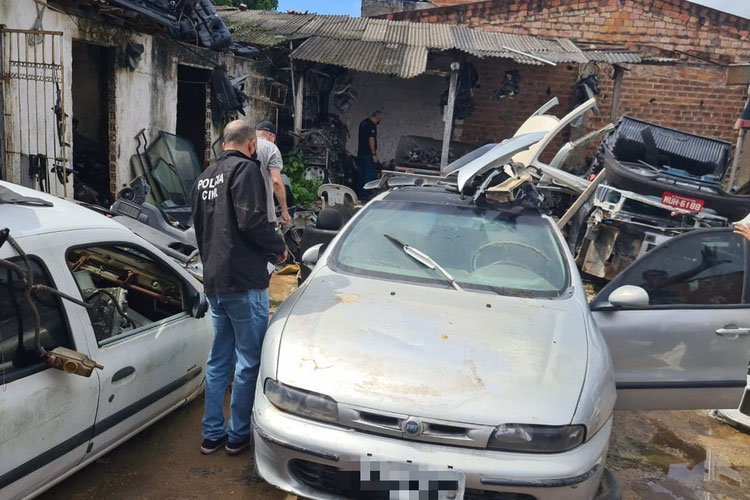 Em operação, Polícia Civil prende homem e apreende motores em ferro-velho