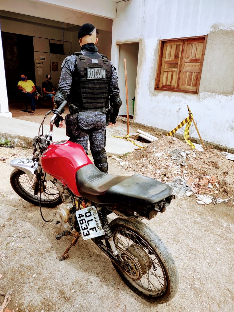 Moto roubada é recuperada pela polícia no bairro Bom Sucesso, em Arapiraca