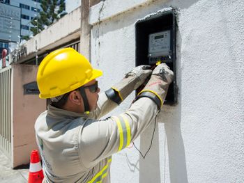 Corte de energia por inadimplência de consumidores está suspenso até junho