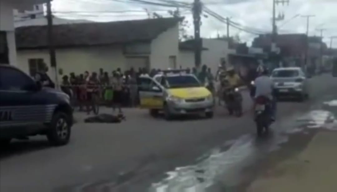 Criança de 9 anos se pendura em caminhão e morre atropelada em Maceió