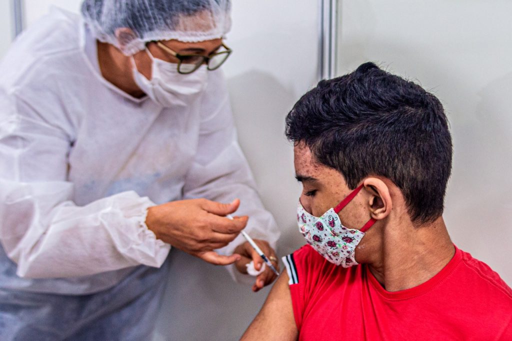 Arapiraca amplia vacinação para adolescentes de 16 anos ou mais sem comorbidades
