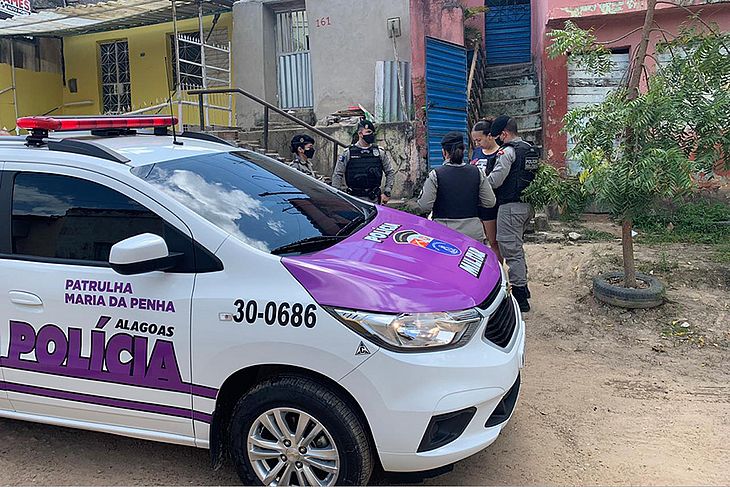 Mulher liga para a polícia pedindo quentinha na intenção de denunciar o marido