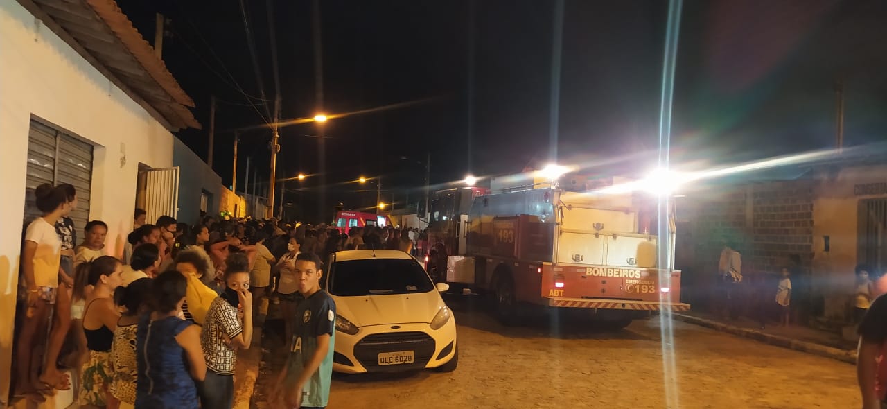 Homem ateia fogo na casa da ex com enteada e filha dentro do imóvel