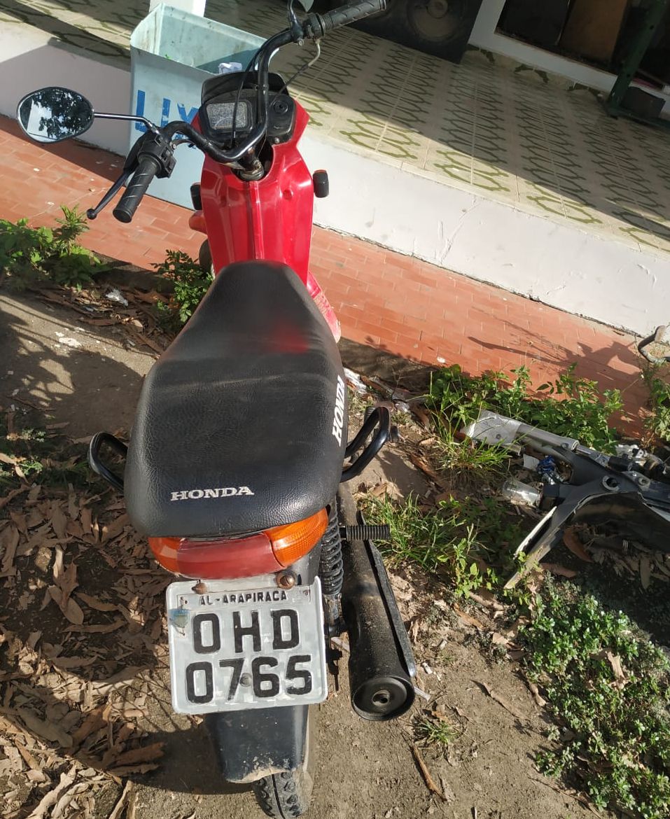 Moto que queixa de roubo é abandonada no Alto do Cruzeiro em Arapiraca