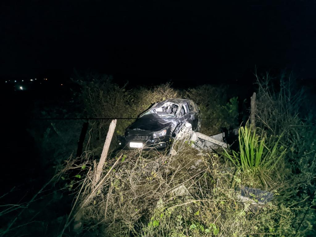 Colisão lateral entre dois carros é registrada na AL-220, em Girau do Ponciano