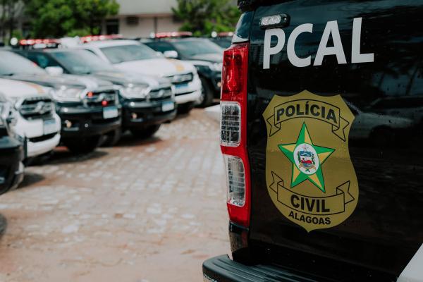 Homem alega traição, quebra a porta de casa e xinga a esposa em Craíbas