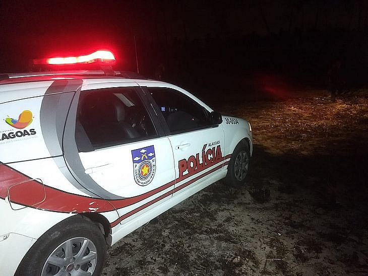 Homens invadem residência, fazem proprietário refém e depois fogem