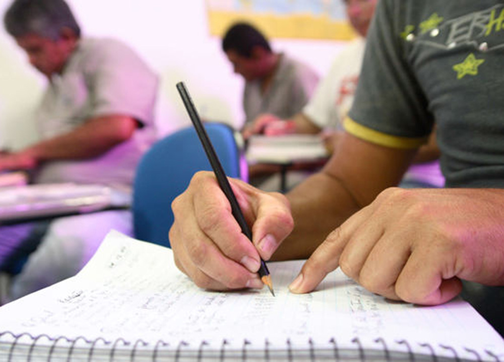 Prefeitura de Arapiraca oferece cursos profissionalizantes para alunos do EJA