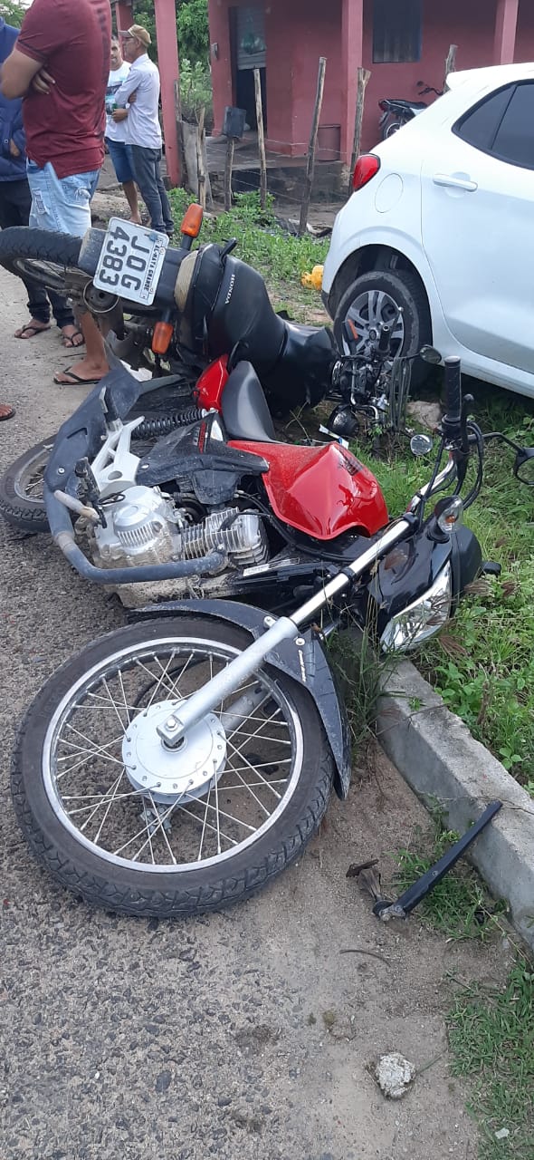 Motorista desvia de pedestre mas atinge homem sentado às margens da AL-145