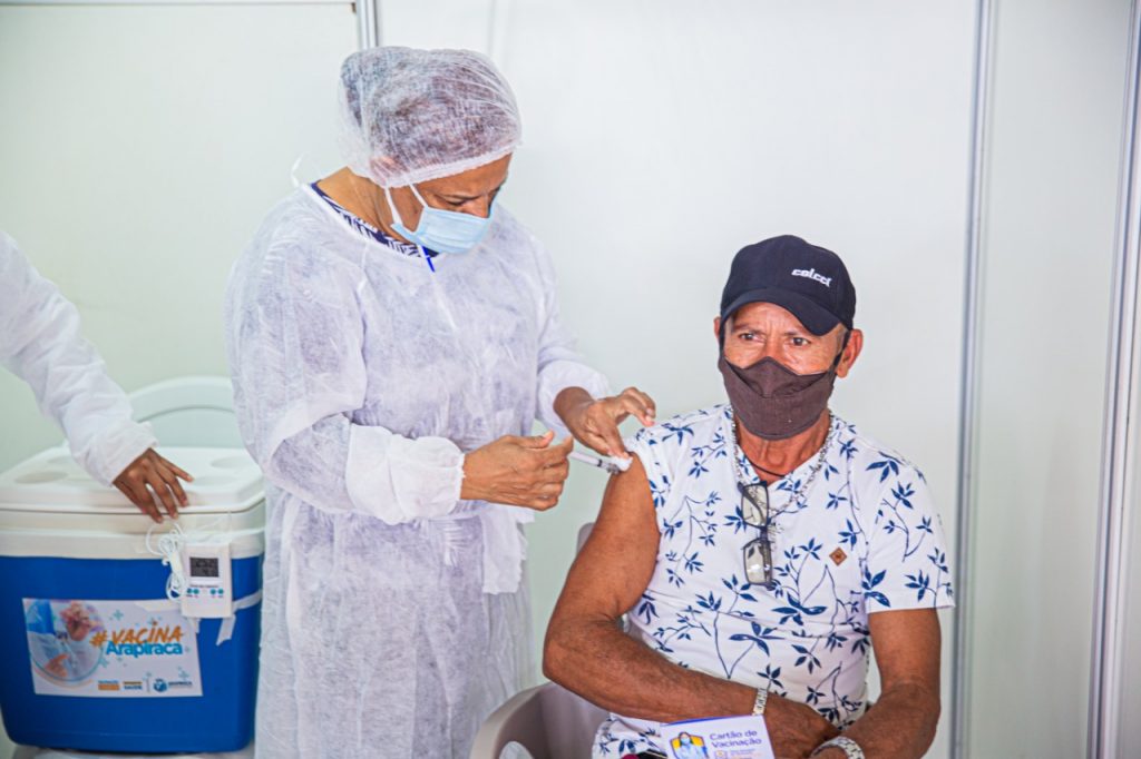 Arapiraquenses com 63, 64 e 65 anos já podem se vacinar a partir das 13h de hoje